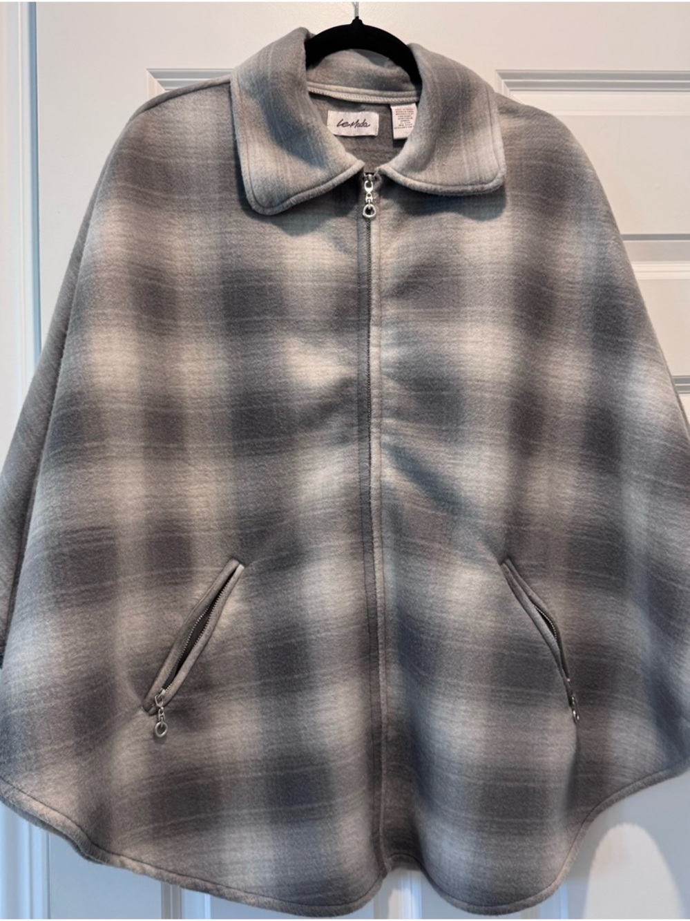 Le Moda Women's Cape Poncho Knit Front Zip Gray Plaid One Size